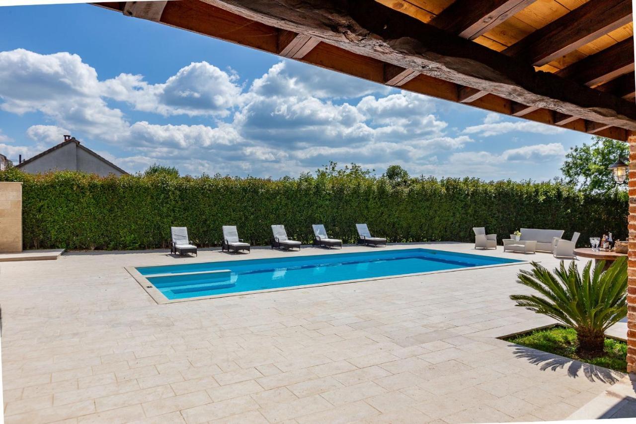 Mp Luxury Holiday Home With Swimming Pool 자다르 외부 사진